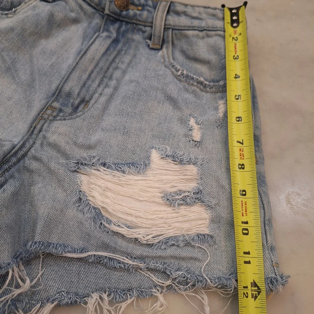 Show Me Your Mumu Phoenix Shorts Sz 24 (*28) Distressed Denim Cyprus Sea Cutoffs